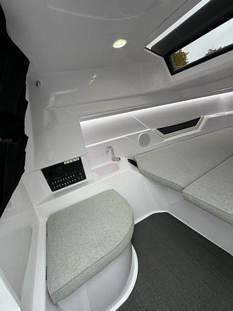Катер Axopar 25 Cross-Top